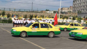 ‮ ئۈرۈمچى شەھەرلىك ئاممىۋى قاتناش تاكسى-بىلىملىرى AI